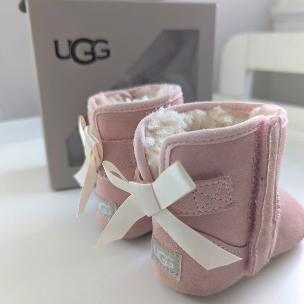 Like New UGG Jesse Bow Pink Leather With shearling Baby Boots Size 2/3